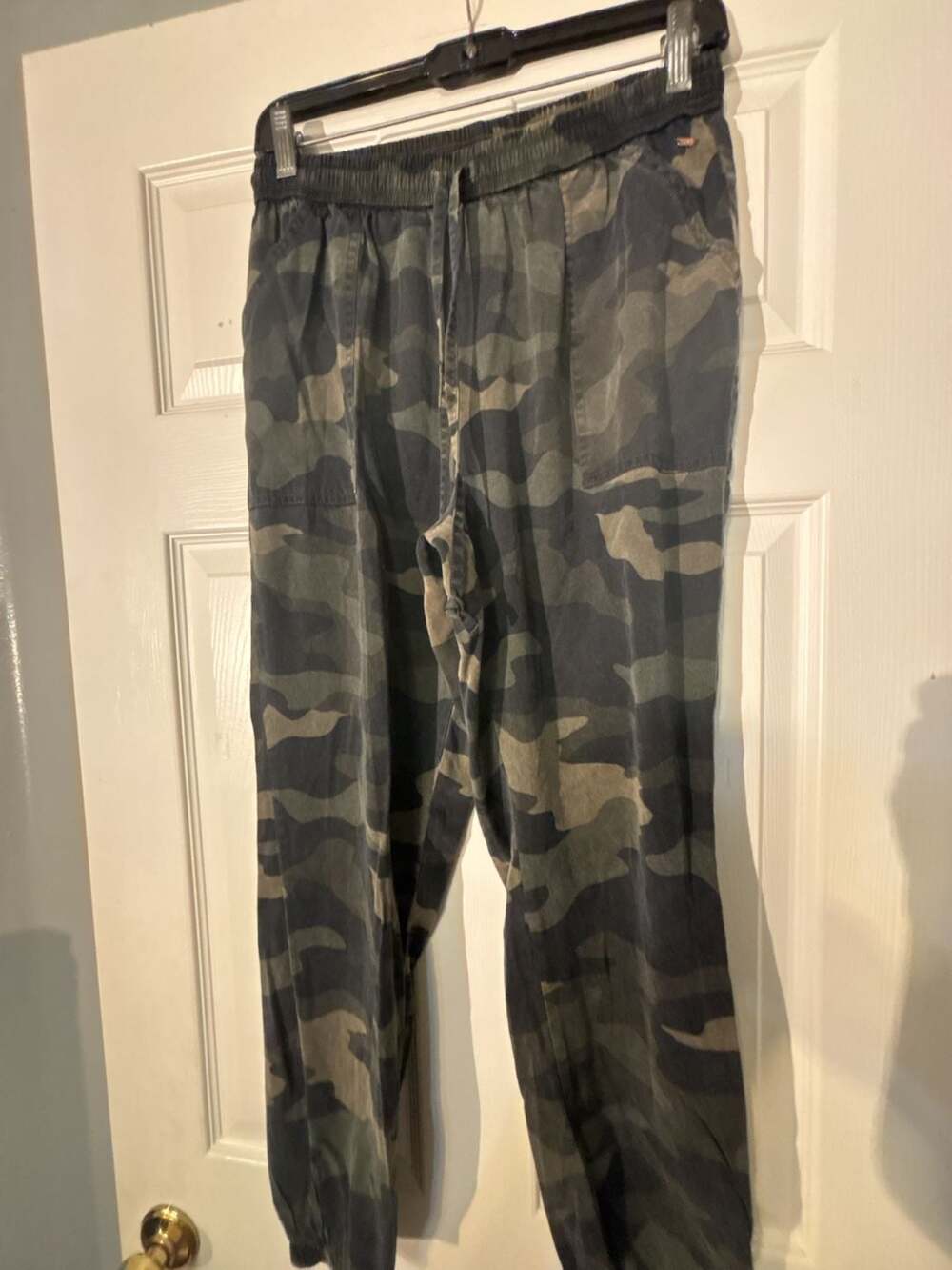 PINK Victoria's Secret Camo Print Elastic Waist Drawstring Jogger Pants
